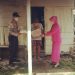 Peduli Masyarakat, Polsek Modayag Door to Door Salurkan Bantuan Polres Boltim