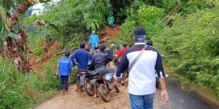Longsor di Tobongon, Jalur Modayag-Lanud tak Bisa Dilalui Kendaraan