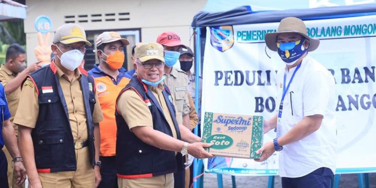 Pemkab Bolmut Bantu Korban Banjir Bandang Bone Bolango