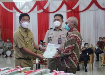 4.360 Warga Sulut Terima Sertifikat Tanah Program PTSL