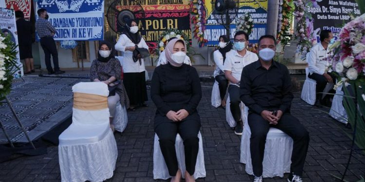 Didampingi Bupati Boltim Terpilih, Wali Kota Melayat ke Rumah Duka SHS