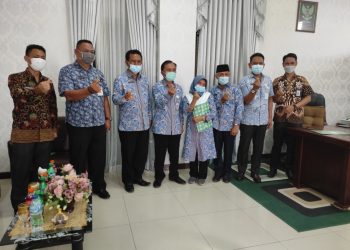 Lima Pejabat Eselon II dan Dua Kepsek Terima SK Plt