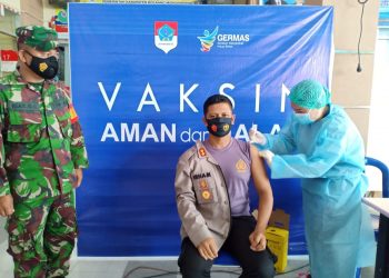 Vaksinasi Covid-19 Tahap II di Boltim, Kapolres Orang Pertama Disuntik Vaksin