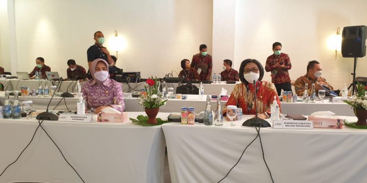 Tatong Bara Hadiri RUPS Tahunan dan RUPS LB Bank SulutGo