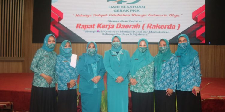 Seska – Rosita Hadiri Peringatan HKG PKK ke-49