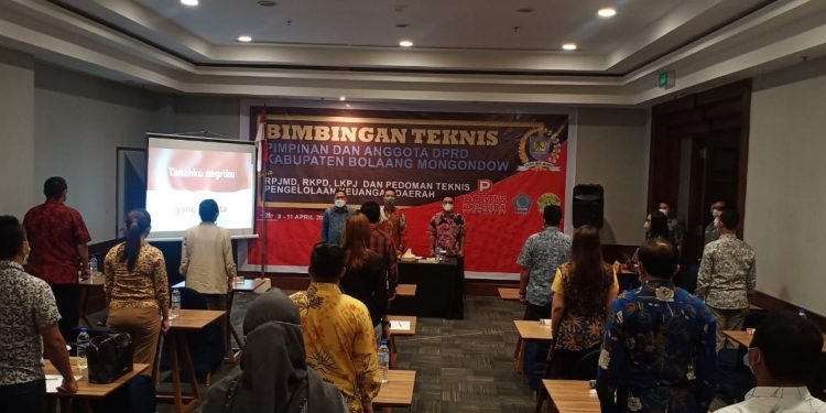 Pimpinan dan Anggota DPRD Bolmong Ikut Bimtek