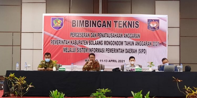 Sekda Bolmong Buka Bimtek Pergeseran dan Penatausahaan Anggaran lewat SIPD