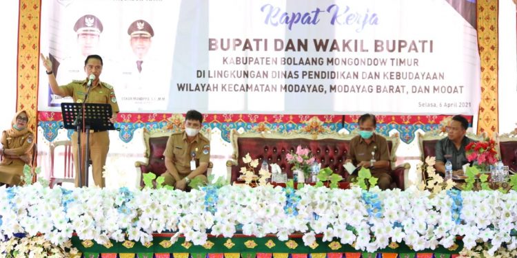 Bupati Rapat Kerja dengan Guru se-Boltim