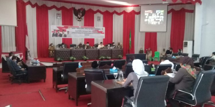 Pemkot Serahkan LKPj ke DPRD