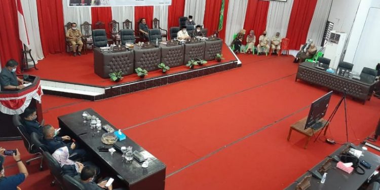 Lewat Sidang Paripurna, DPRD Terima Dokumen LKPj Wali Kota