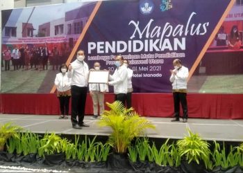 Komitmen Laksanakan Sekolah Penggerak, Pemkab Boltim Terima Penghargaan dari LPMP Sulut
