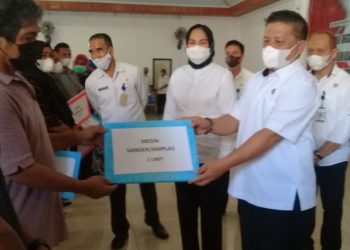 Wali Kota Serahkan Bantuan Peralatan dan Mesin bagi IKM