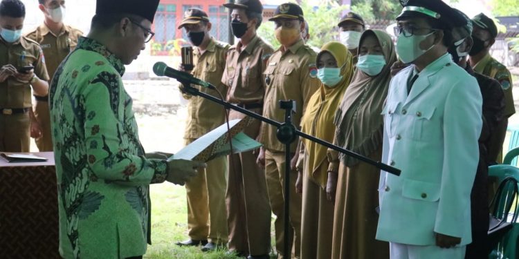 Lantik Penjabat Sangadi Buyat II, Bupati: Jabatan ini adalah Amanah