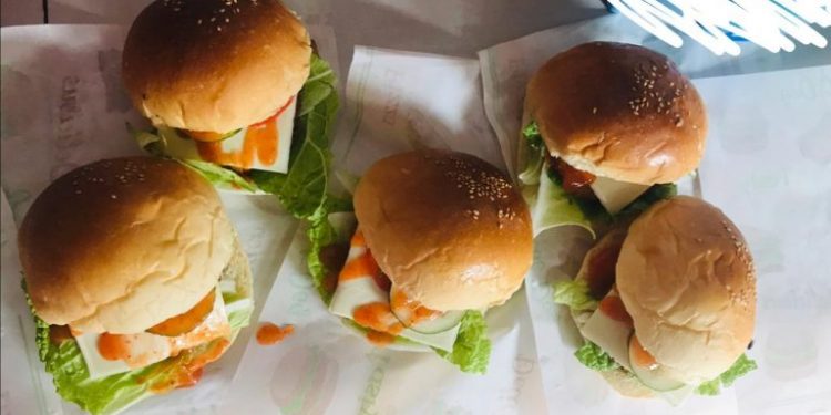 Burger Cheese Gita Damopolii Hadirkan Banyak Pilihan Rasa