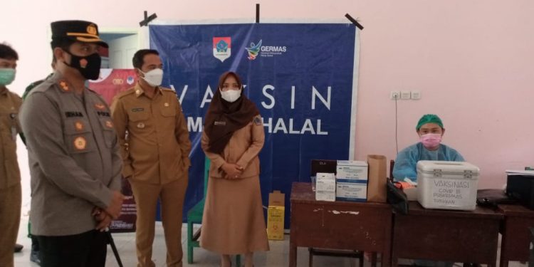 Bupati Tinjau Vaksinasi Serentak Anak Usia 12-17 Tahun