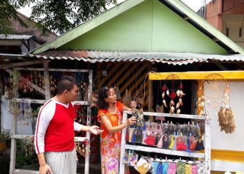 Tas Karung Goni Kreasi Warga Kotobangon Diburu WNA