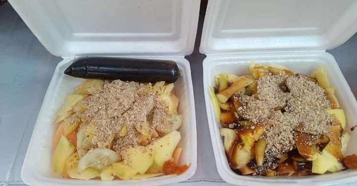 Rujak Buah Khas Jember Buatan Daud Laris Manis