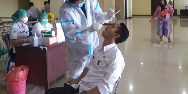 Masuk Kantor Bupati, Tamu Wajib Swab