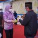 Wali Kota Serahkan Bantuan Beras bagi KPM PKH-BST dan BUSD kepada Poktan