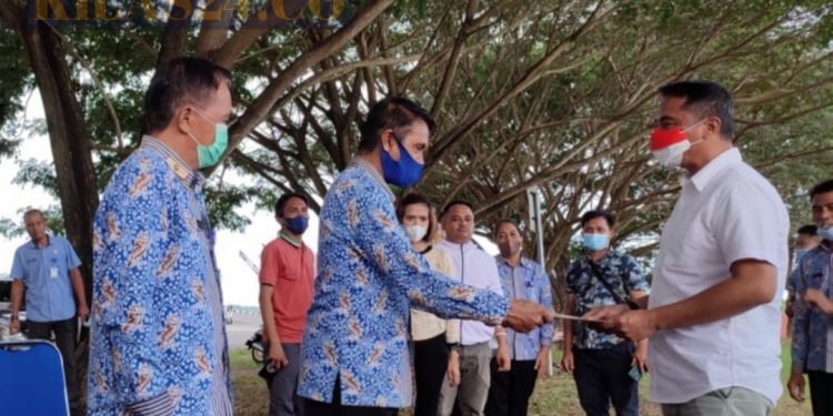 Bupati Boltim Lantik Pejabat di ‘Bawah Pohon’