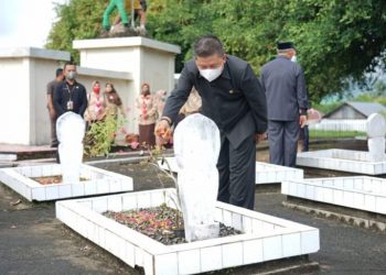 Wakili Wali Kota, Nayodo Ziarah Nasional di TMP Mongkonai