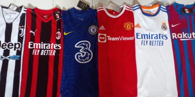 Yudi Tawarkan Jersey Sepak Bola Lewat Akun FB