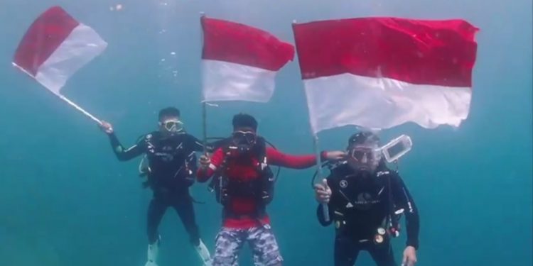 HUT RI ke-76 di Boltim; Pengibaran Bendera Merah Putih Dilakukan di Darat, Laut dan Udara
