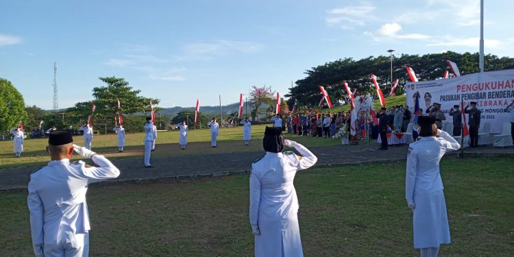 Bupati Kukuhkan Anggota Paskibraka Boltim