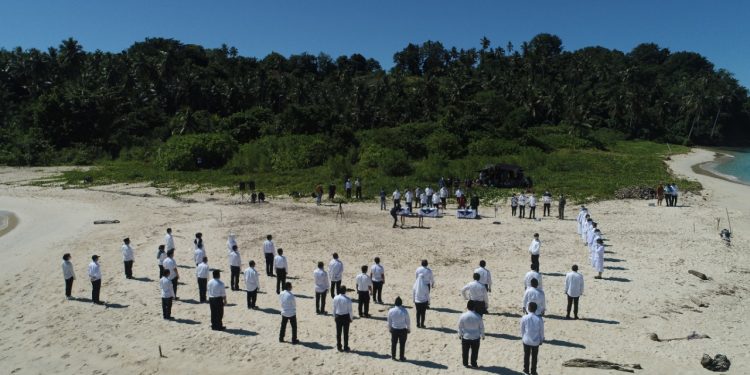 Lantik Pejabat di Tempat Wisata, Bupati Boltim: Saya Namakan Kabinet Pulau Nanas