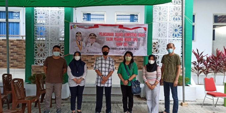 Hindari Kecurangan, Sekda Kotamobagu Segel Dua Ruangan Tes SKD