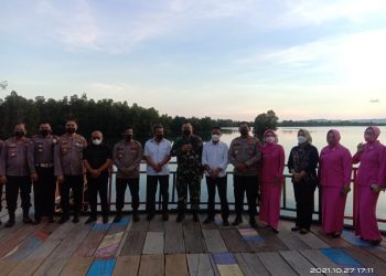 Bupati Boltim Dampingi Kapolda Sulut Kunjungi Destinasi Wisata Hutan Mangrove