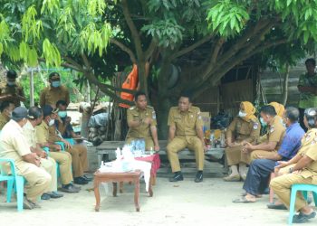 Santai Tapi Serius, Bupati – Perangkat Desa Jiko Bersatu Bahas Pariwisata di Bawah Pohon Mangga