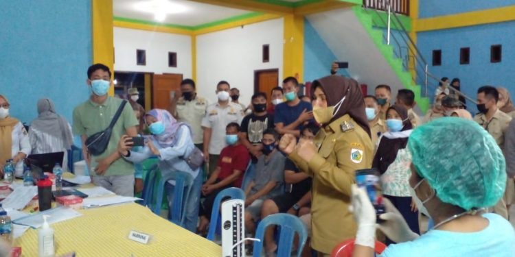 Wali Kota Tatong Bara Pantau Secara Langsung Vaksinasi di Mongondow dan Kopandakan Satu