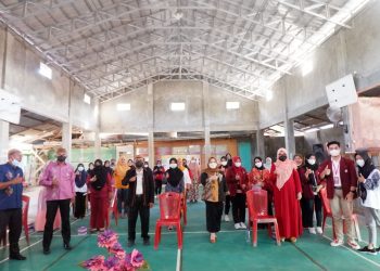 Mahasiswa KKNT UNG Sosialisasi dan Edukasi Masyarakat Desa Payunga Soal Pemanfaatan Eceng Gondok Menjadi Produk Bernilai Jual