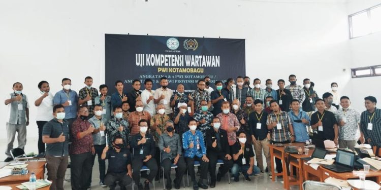 Sekda Buka Kegiatan UKW PWI Kotamobagu