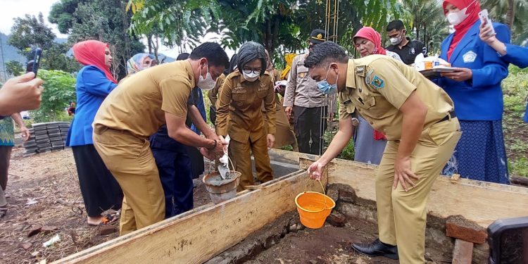 Bupati Yasti Letakan Batu Pertama Pembangunan Gedung STIT