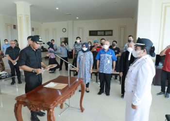 Lantik Penjabat Sangadi Jiko, Bupati Boltim: Jangan Arogan dan Harus Adil Kepada Masyarakat