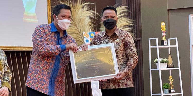 Bupati Boltim Terima Dua Penghargaan Dari Kemenkeu