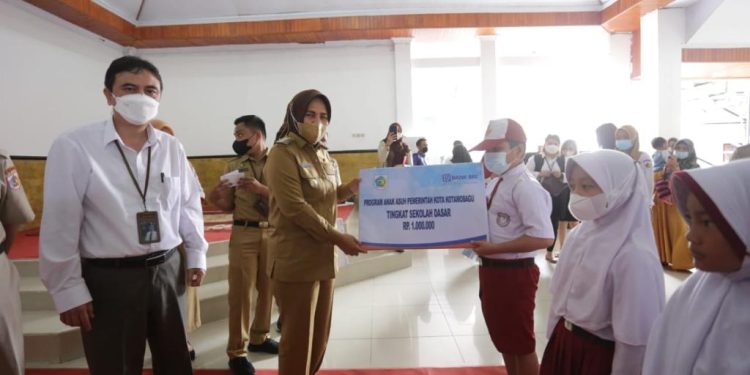 3.430 Siswa dan Mahasiswa Terima Bantuan Anak Asuh