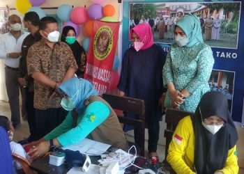 Wali Kota Tatong Bara Tinjau Pelaksanaan Vaksinasi Covid-19 Untuk Anak