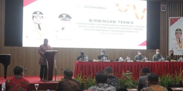 Wali Kota Tatong Bara  Buka Bimtek Penyusunan Laporan Kinerja Perangkat Daerah Kota Kotamobagu
