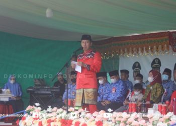 Pakai Pakaian Adat, Bupati dan Wabup Bolsel di HUT Kecamatan Posigadan