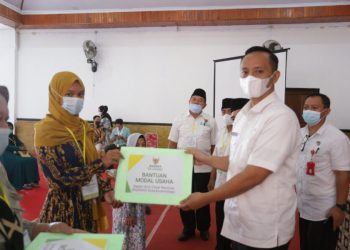 Pemkot Bersama BAZNAS Salurkan Bantuan Modal Usaha Bagi Pelaku Usaha di Kotamobagu