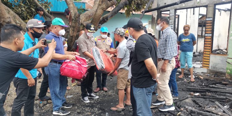 Bupati Serahkan Bantuan ke Korban Bencana Kebakaran di Kotabunan Barat