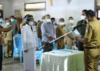 Bupati Boltim Lantik Heny Eva Mamonto Sebagai Sangadi Moyongkota