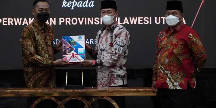 Iskandar Kamaru Serahkan LKPD Kabupaten Bolsel T.A 2021 Unaudited ke BPK RI