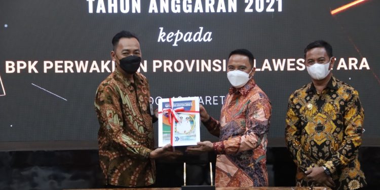 Bupati Boltim Serahkan LKPD Unaudited Kepada Kepala BPK RI Perwakilan Sulut