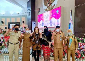 Mama Icat Dikukuhkan Sebagai Bunda Literasi Boltim