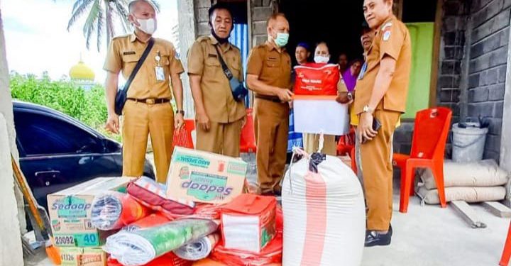 Pemkab Boltim Berikan Bantuan kepada Korban Kebakaran di Desa Bulawan Satu