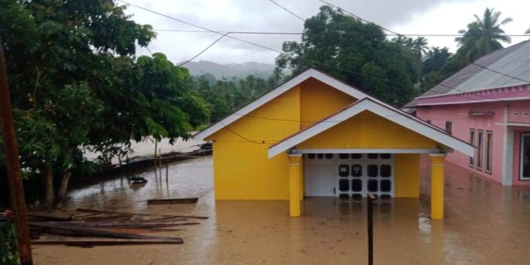 Banjir di Motongkad Utara; 2 Rumah Hanyut, Puluhan Lainnya Tergenang